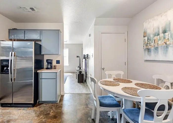Apartment Stylish And Cozy Townhouse