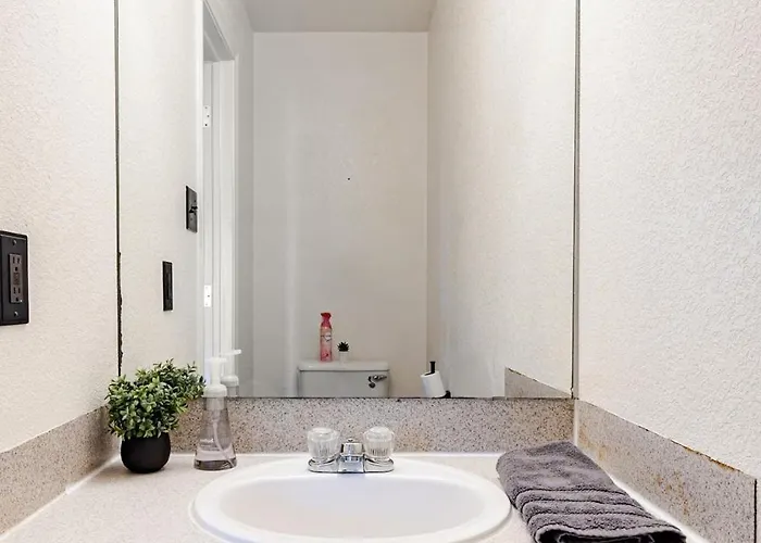 Apartment Stylish And Cozy Townhouse