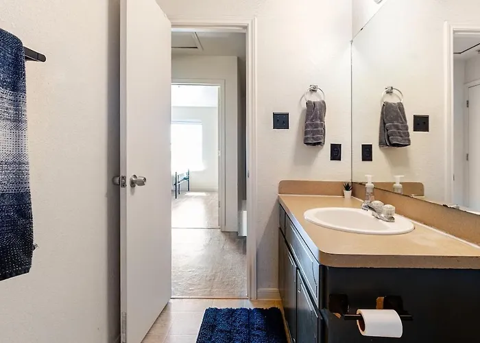 Apartment Stylish And Cozy Townhouse